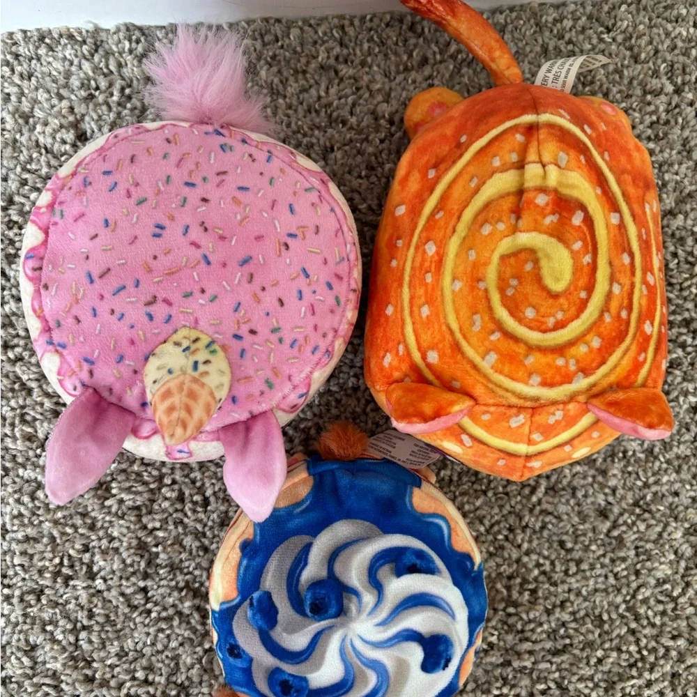 Cookeez Makery Freezy Cakez plushes - Picture 2 of 5